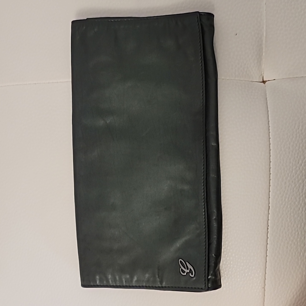 Gucci - Athentic metallic green clutch
